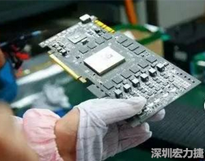 在當(dāng)前的產(chǎn)業(yè)鏈整合和協(xié)同發(fā)展創(chuàng)新的戰(zhàn)略轉(zhuǎn)型期，PCB高密度化和PCB新功能化和智能化，輕、薄、細(xì)、小的發(fā)展帶來的產(chǎn)品散熱、精密布局、封裝設(shè)計等也為上游CCL產(chǎn)業(yè)的創(chuàng)新提出了更為嚴(yán)苛的要求。