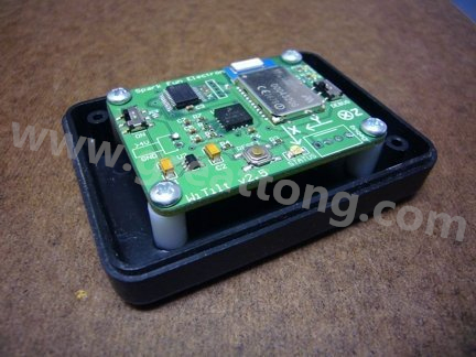 熱熔膠的牢固程度，對(duì)于非高振動(dòng)的應(yīng)用來說已經(jīng)很足夠，而且如果你想要讓盒子另作他途，支架也可以拿掉，用酒精磨擦即可移除熱熔膠。