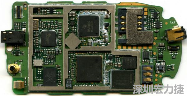 在射頻、核心處理器、高速記憶體等高頻元件區(qū)塊，可使用金屬屏蔽方式改善產(chǎn)品EMI影響問(wèn)題。