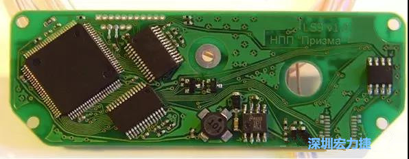 圖5：帶旋轉(zhuǎn)芯片功能的任意角度布線是給這種電路板布線的唯一方法。