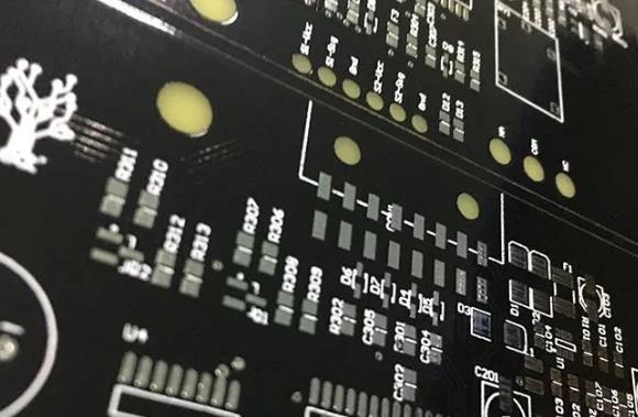 如何確定PCB的基板材料？